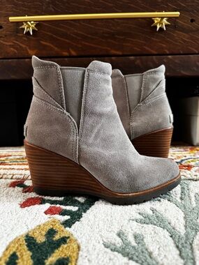 Sorel Grey Suede Wedge Ankle Boots